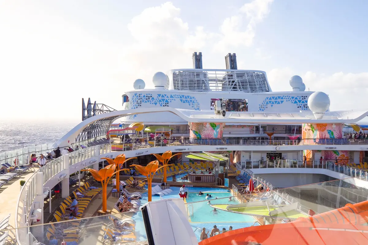 Pool deck on Wonder of the Seas