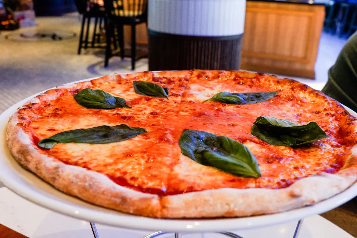 Giovanni's Italian Kitchen pizza