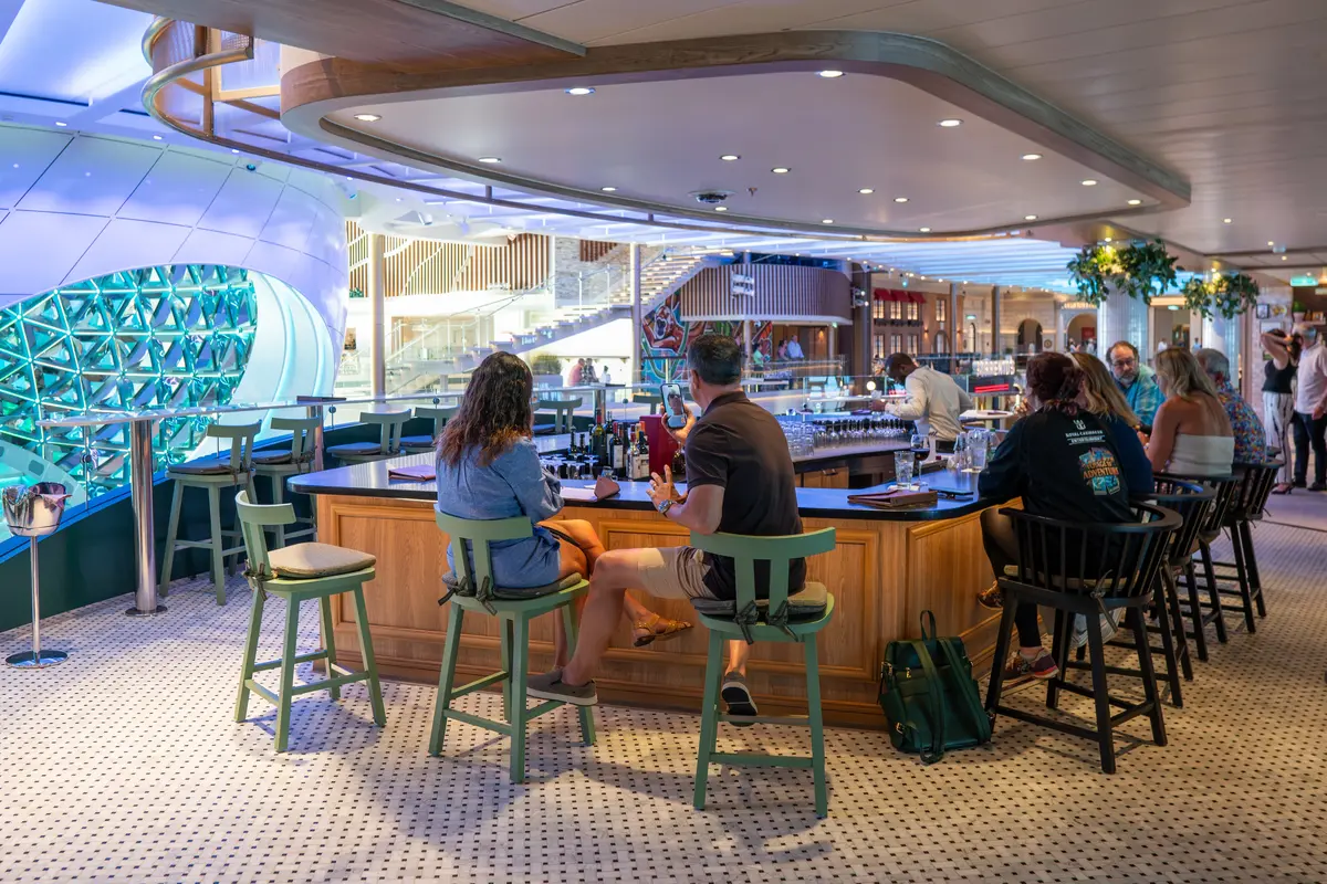Giovanni's Wine Bar on Legend of the Seas