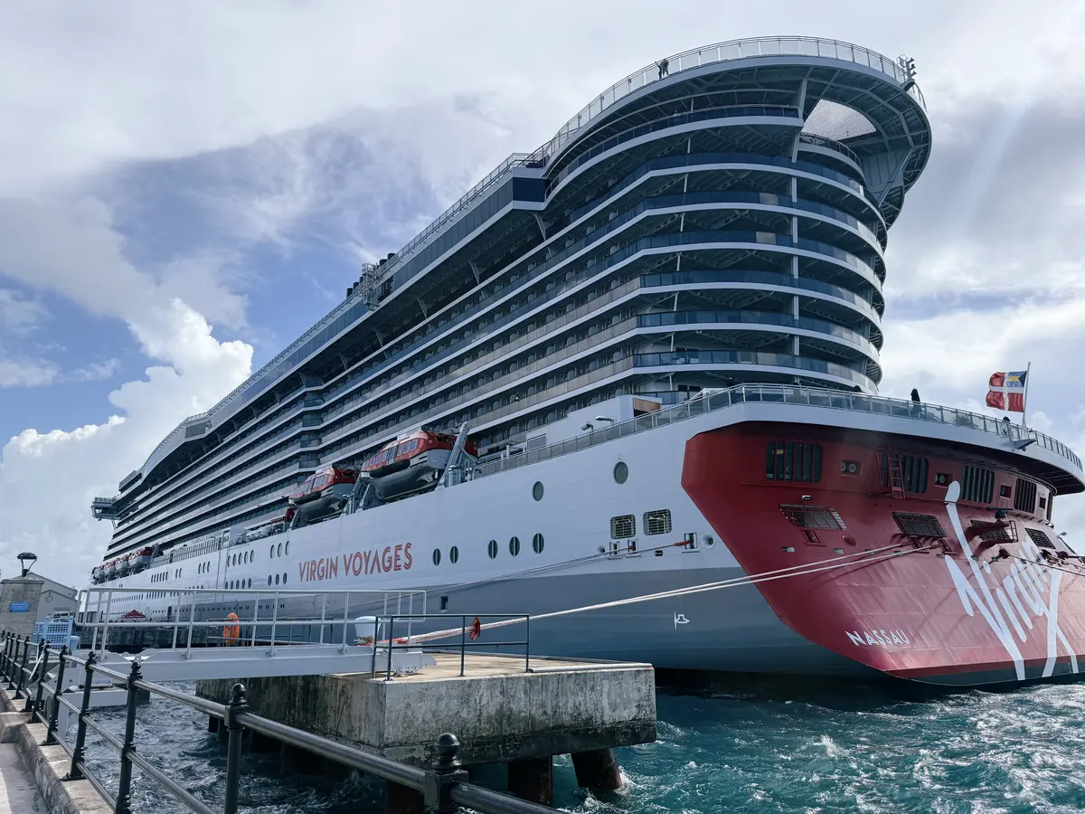 Brilliant-Lady-Docked-Bermuda Brilliant-Lady-Docked-Bermuda