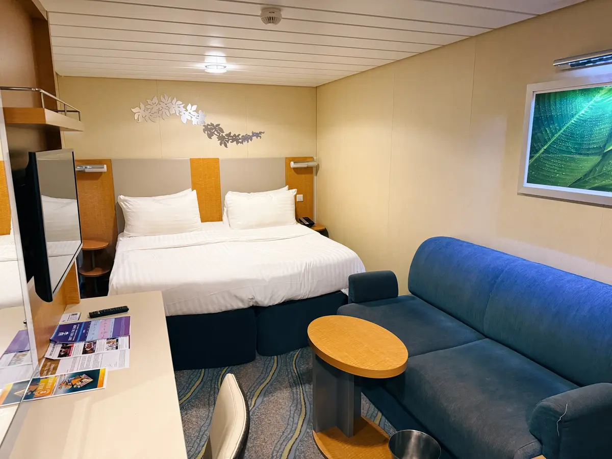 Oasis-Inside-Cabin-8