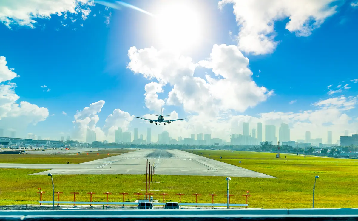 Plane landing in Miami