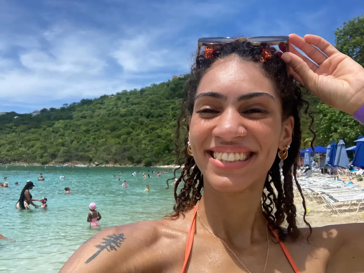 Calista selfie on the beach