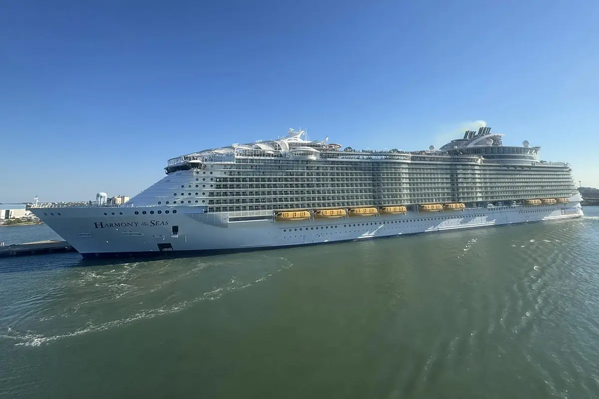 Harmony of the Seas in port