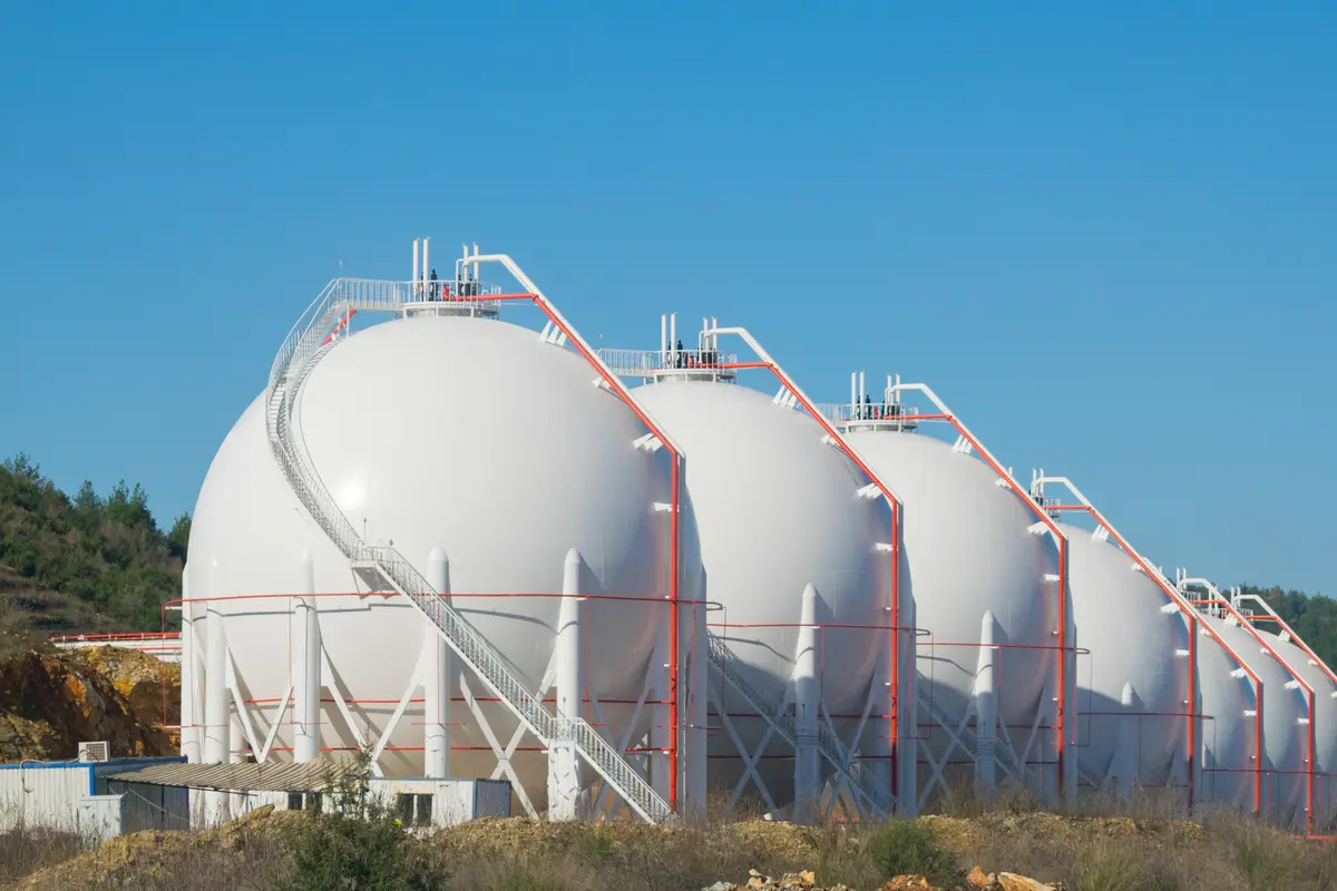 LNG tanks