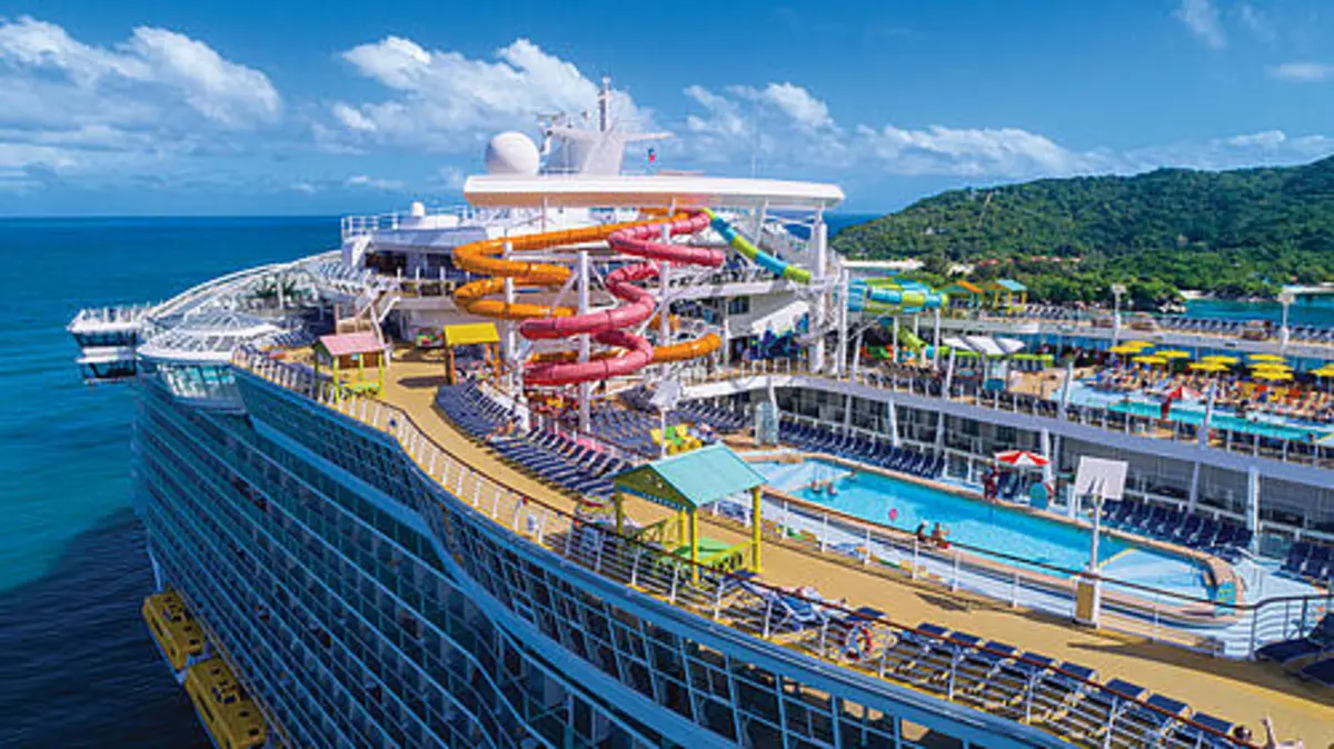 oasis-docked-labadee-pool oasis-docked-labadee-pool