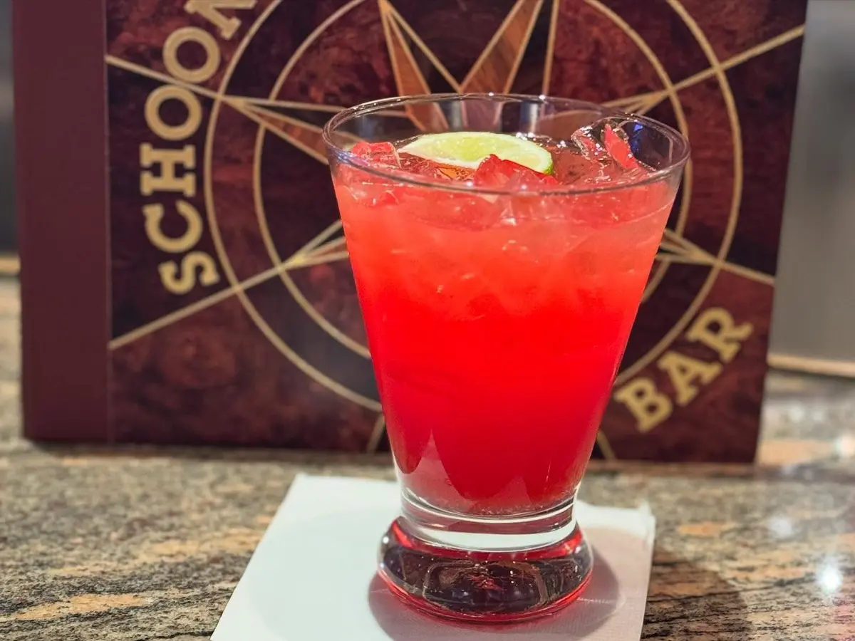 Cocktail at Schooner Bar