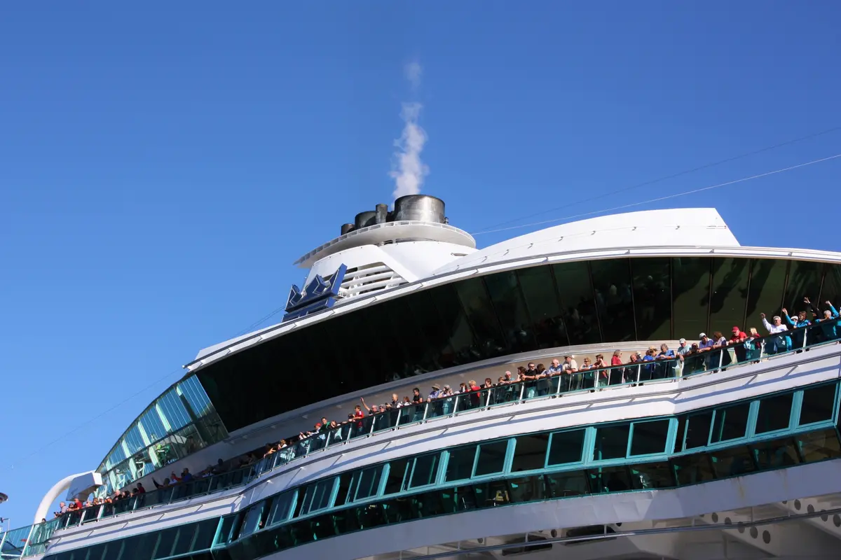 Sail away crowd