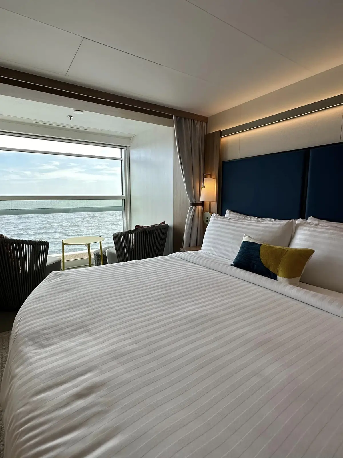 Bed near infinite balcony