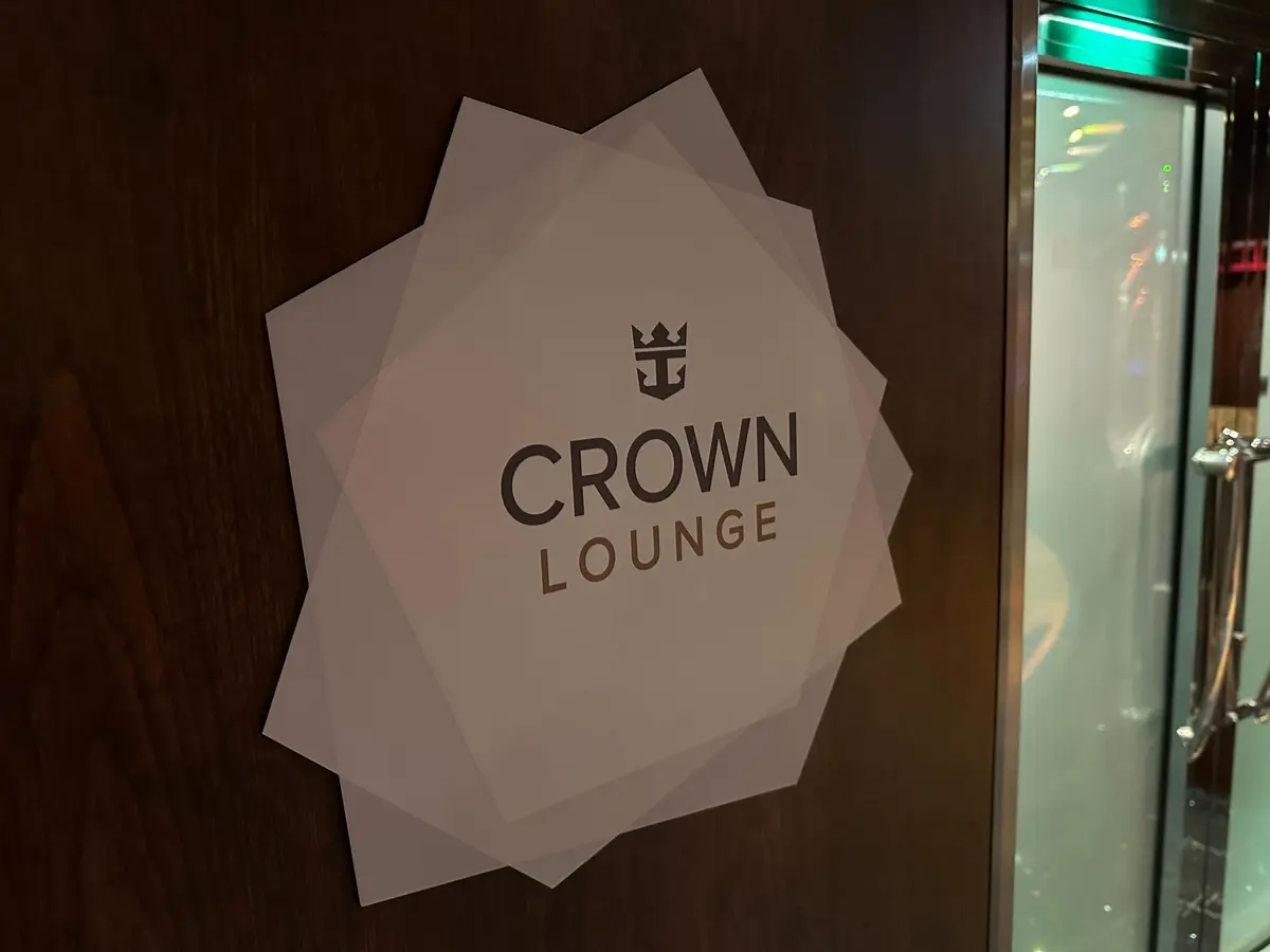 crown-lounge-2 crown-lounge-2